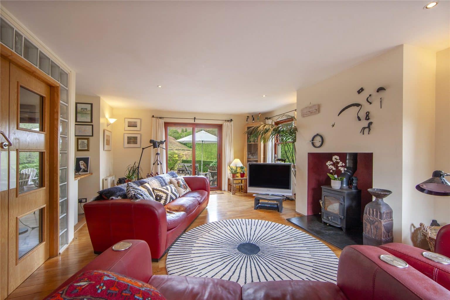 Kickshaws, Kilninver, Oban, Argyll and Bute, PA34 4UU Bell Ingram Rural Business Specialists